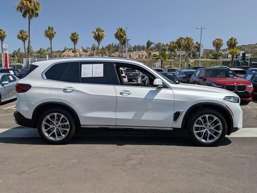 Mineral White Metallic 2024 BMW X5 sDrive40i