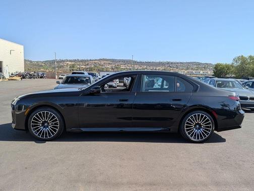 Black Sapphire Metallic 2026 BMW 740 i