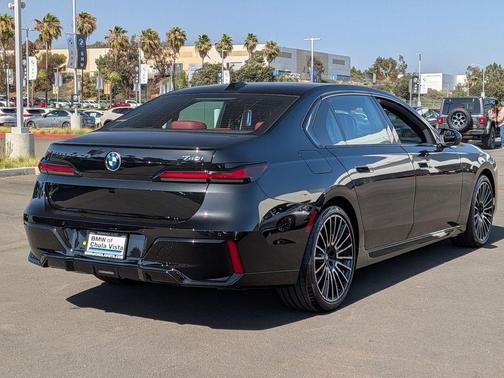 Black Sapphire Metallic 2026 BMW 740 i