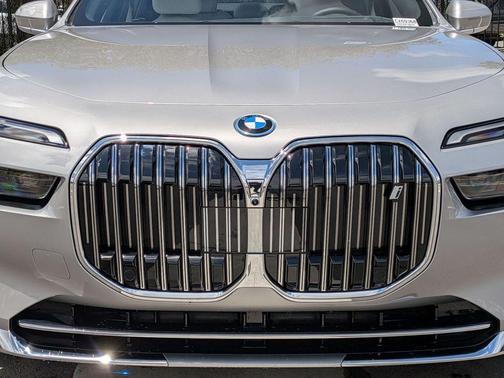 Space Silver 2026 BMW i7 EDrive50