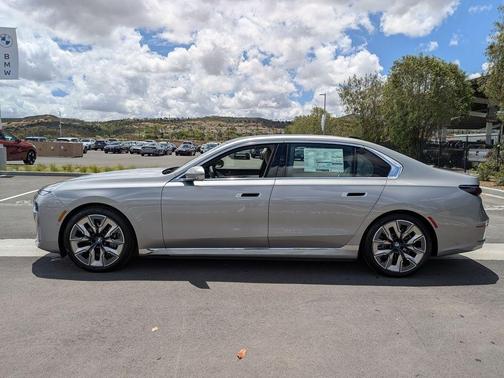 Space Silver 2026 BMW i7 EDrive50