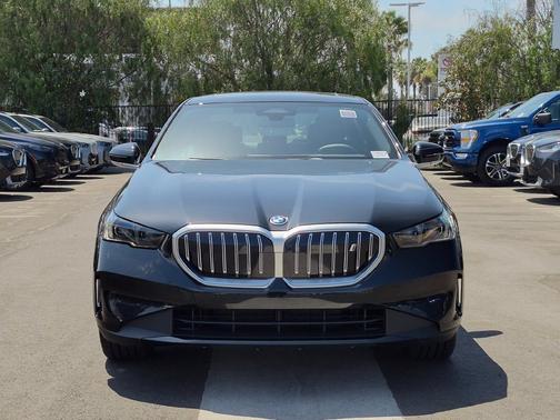Black Sapphire Metallic 2027 BMW i5 eDrive40