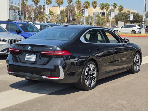 Black Sapphire Metallic 2027 BMW i5 eDrive40