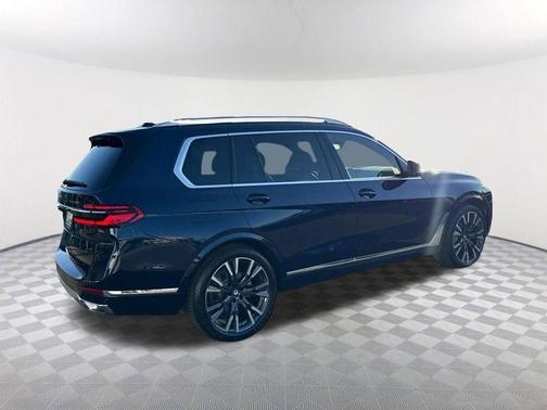 Tanzanite Blue II Metallic 2026 BMW X7 xDrive40i