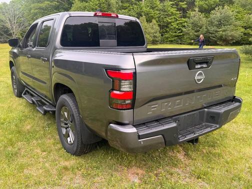 Gun Metallic 2025 Nissan Frontier SV