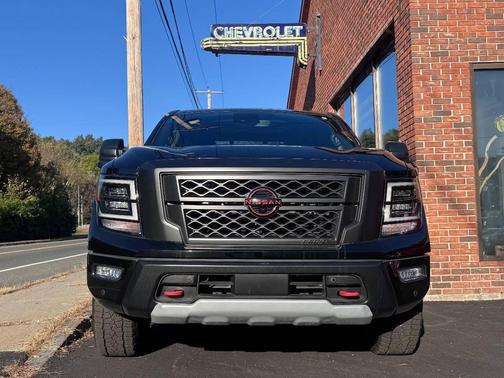 2024 Nissan Titan PRO-4X