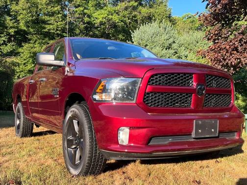 Photo 4 of 32 of 2019 RAM 1500 Classic Express