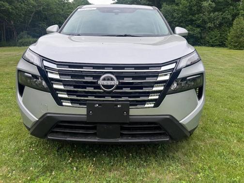 Brilliant Silver Metallic 2025 Nissan Rogue SV