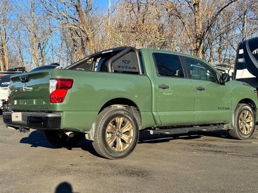 2024 Nissan Titan SV