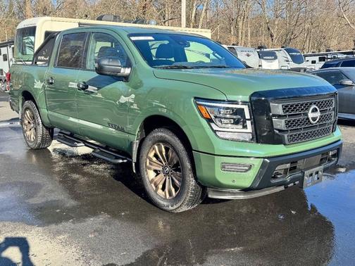 2024 Nissan Titan SV