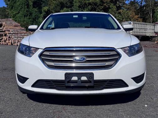 2017 Ford Taurus SEL