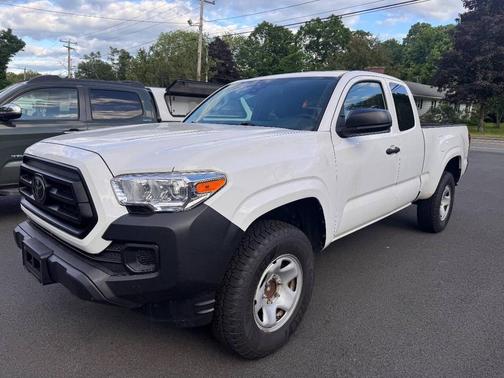 White 2022 Toyota Tacoma SR