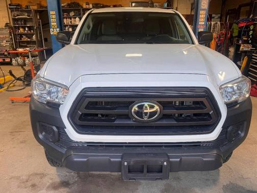 White 2022 Toyota Tacoma SR
