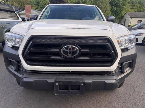 White 2022 Toyota Tacoma SR