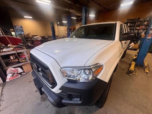 White 2022 Toyota Tacoma SR