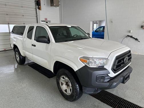 White 2022 Toyota Tacoma SR