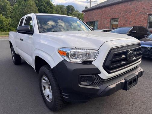 White 2022 Toyota Tacoma SR