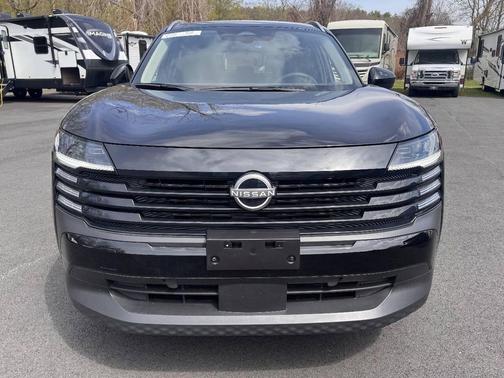 Super Black 2025 Nissan Kicks SV