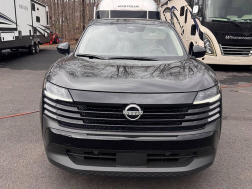 Super Black 2025 Nissan Kicks SV