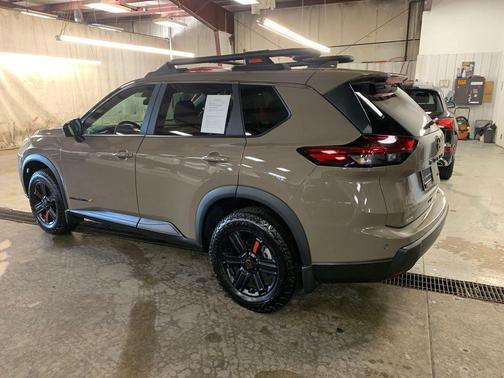 2025 Nissan Rogue Rock Creek