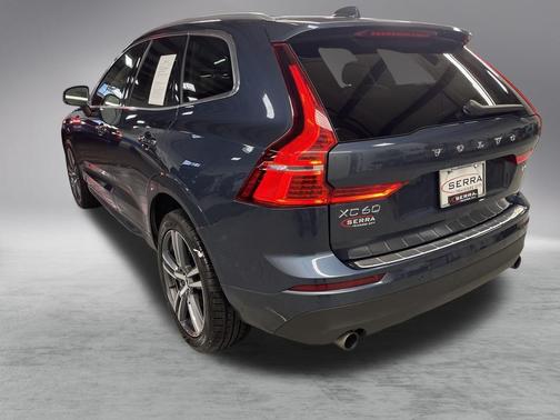 2021 Volvo XC60 T5 Momentum