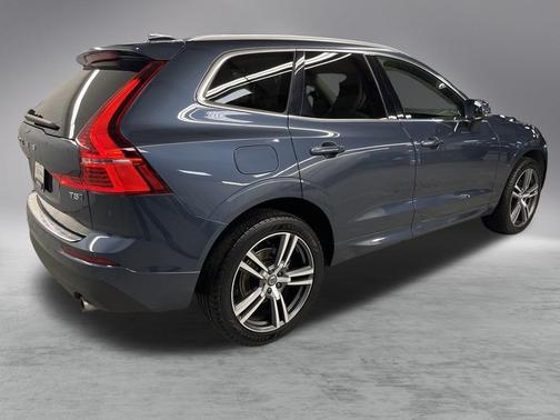 2021 Volvo XC60 T5 Momentum
