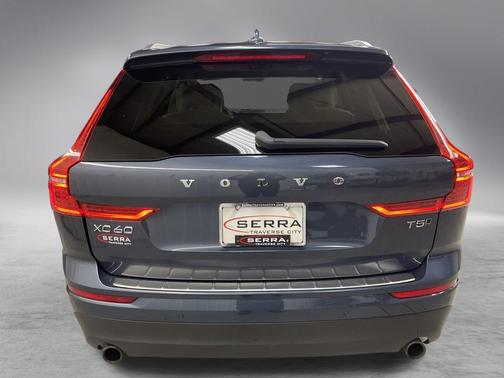 2021 Volvo XC60 T5 Momentum