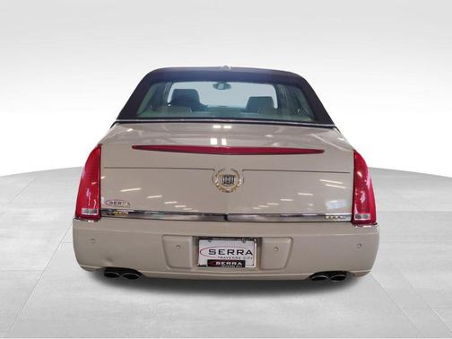 2011 Cadillac DTS Luxury Collection