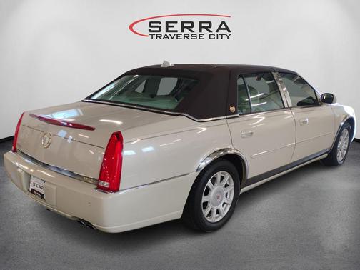 2011 Cadillac DTS Luxury Collection