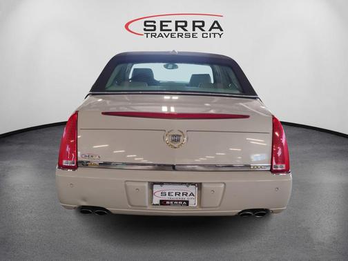 2011 Cadillac DTS Luxury Collection