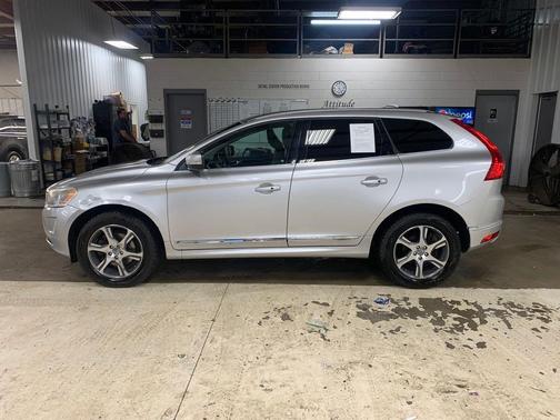 2014 Volvo XC60 T6 R-Design