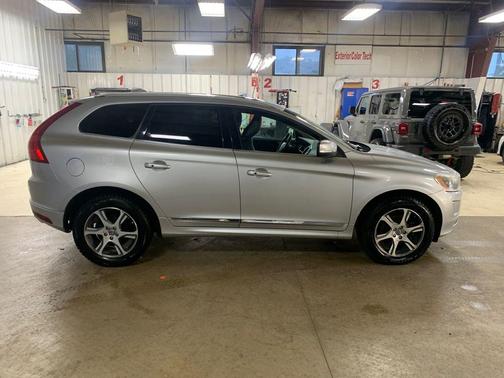 2014 Volvo XC60 T6 R-Design