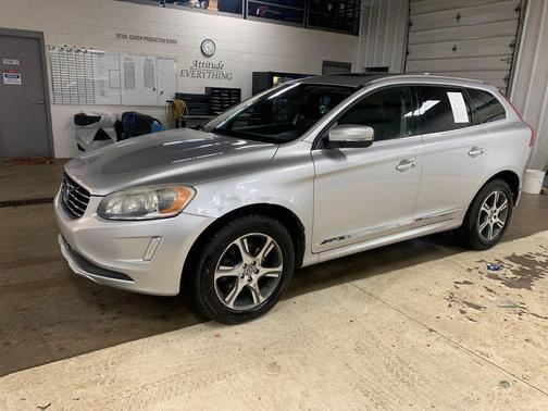 2014 Volvo XC60 T6 R-Design