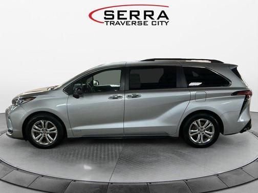 2021 Toyota Sienna XSE 7 Passenger