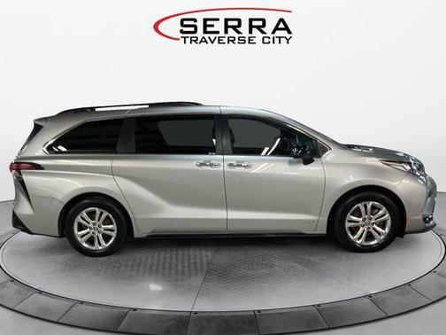 2021 Toyota Sienna XSE 7 Passenger