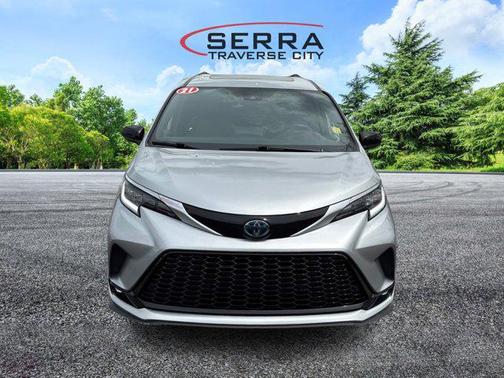 2021 Toyota Sienna XSE 7 Passenger