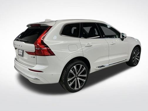 2023 Volvo XC60 B5 Ultimate Bright Theme
