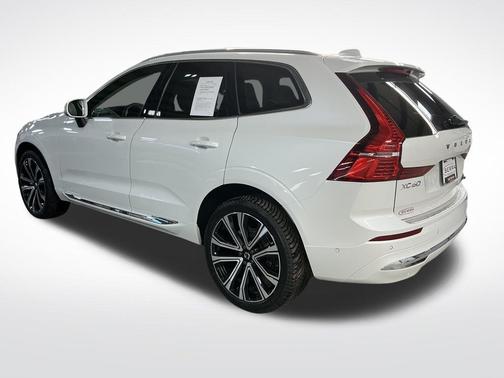 2023 Volvo XC60 B5 Ultimate Bright Theme