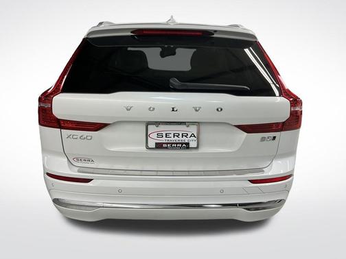 2023 Volvo XC60 B5 Ultimate Bright Theme