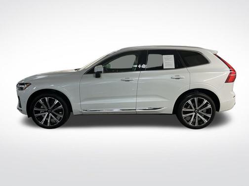 2023 Volvo XC60 B5 Ultimate Bright Theme