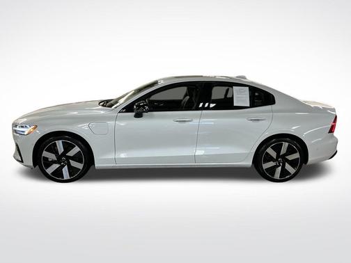 2024 Volvo S60 Recharge Plug-In Hybrid T8 Plus Dark Theme