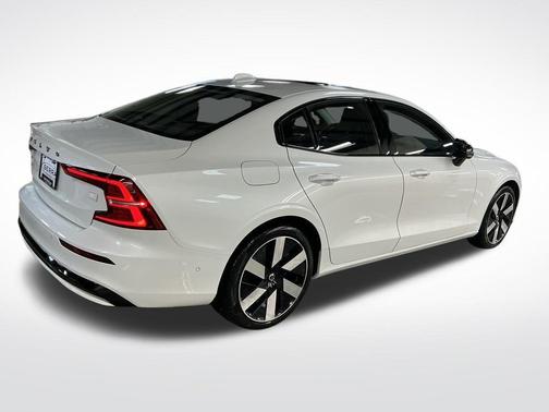 2024 Volvo S60 Recharge Plug-In Hybrid T8 Plus Dark Theme
