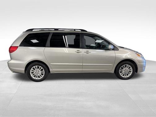 2008 Toyota Sienna XLE