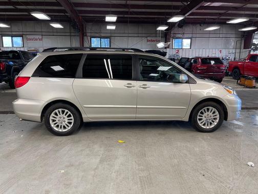 2008 Toyota Sienna XLE