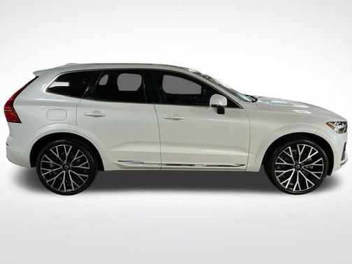 2022 Volvo XC60 B6 Inscription