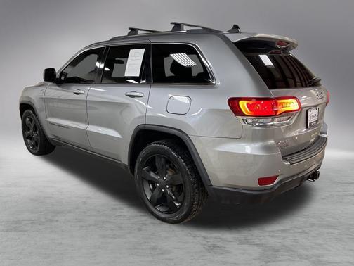 2020 Jeep Grand Cherokee Laredo