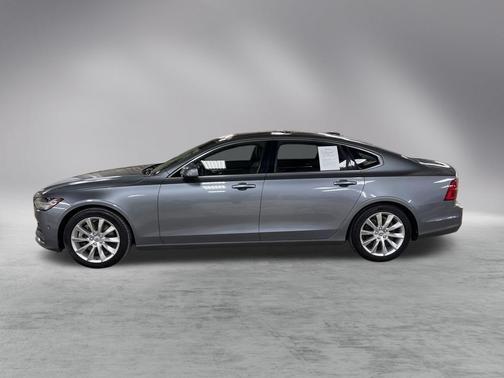 2018 Volvo S90 T6 Momentum