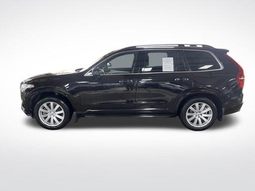 2017 Volvo XC90 T6 Momentum