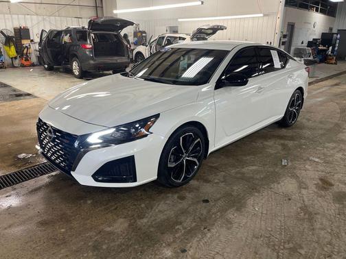 2023 Nissan Altima SR FWD