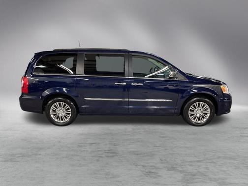 2016 Chrysler Town & Country Touring-L